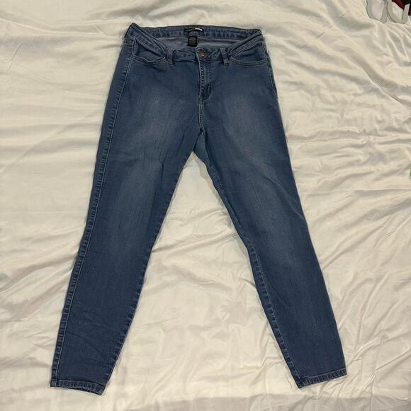 Medium wash skinny jeans - Picture 1 of 8